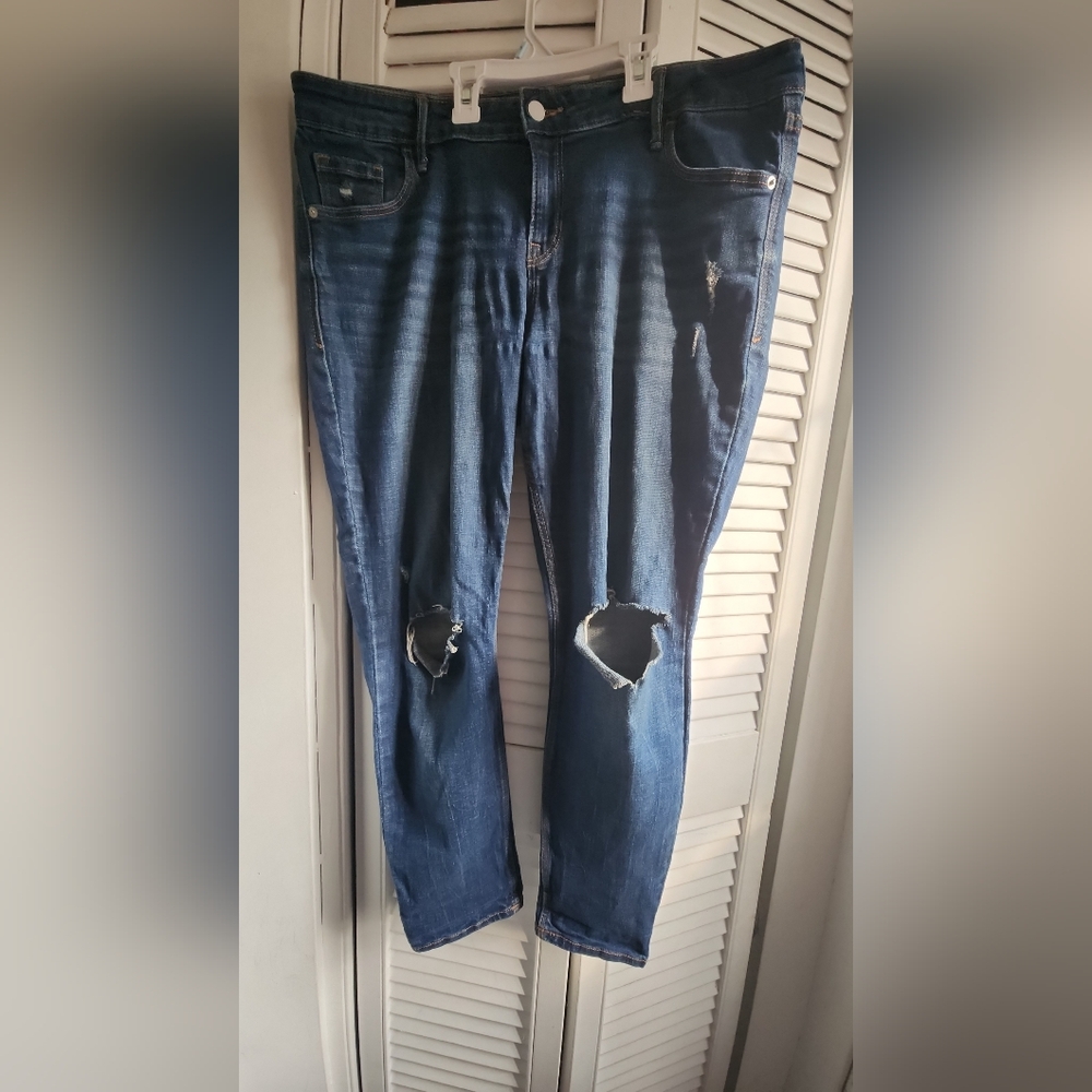 Old Navy 14p Rockstar Super Skinny 85%cotton distressed jeans